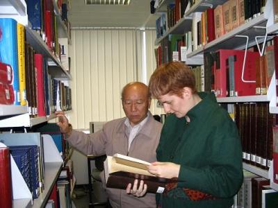 2007年8月：与白莎（E. Kaske）在法兰克福大学中文系图书馆
